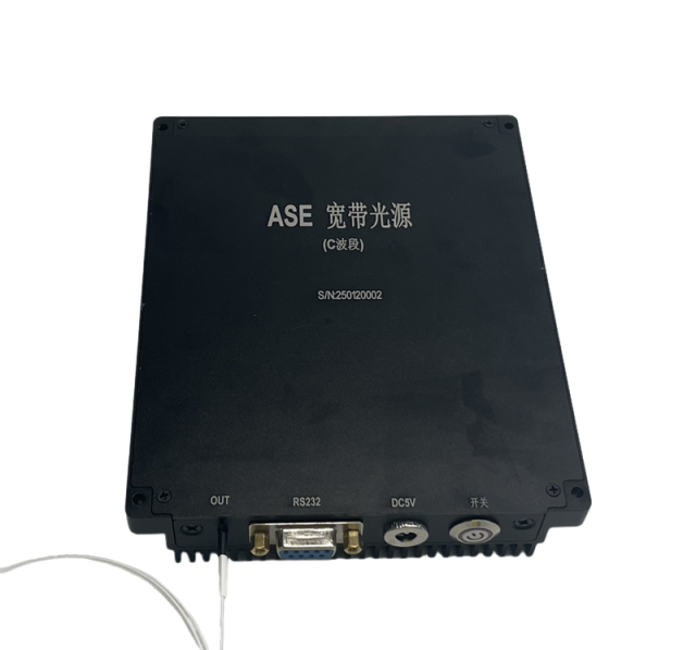 C波段平坦型ASE光源